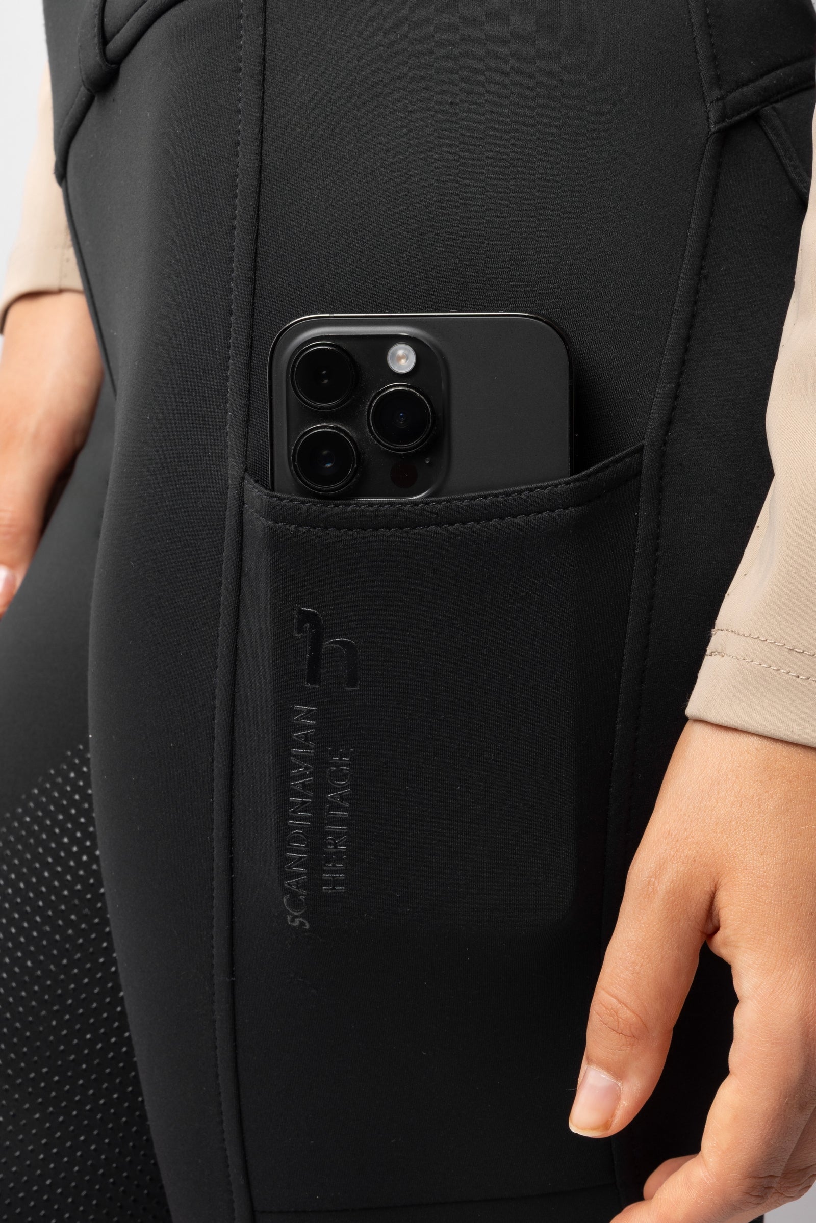 Anya FG Hybrid Thermotights - Black