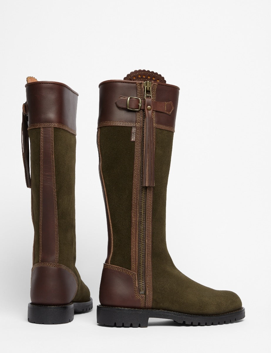 Long boots with tassels top